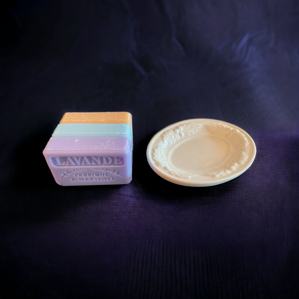 Ceramic soap dish & 3 guest soaps
