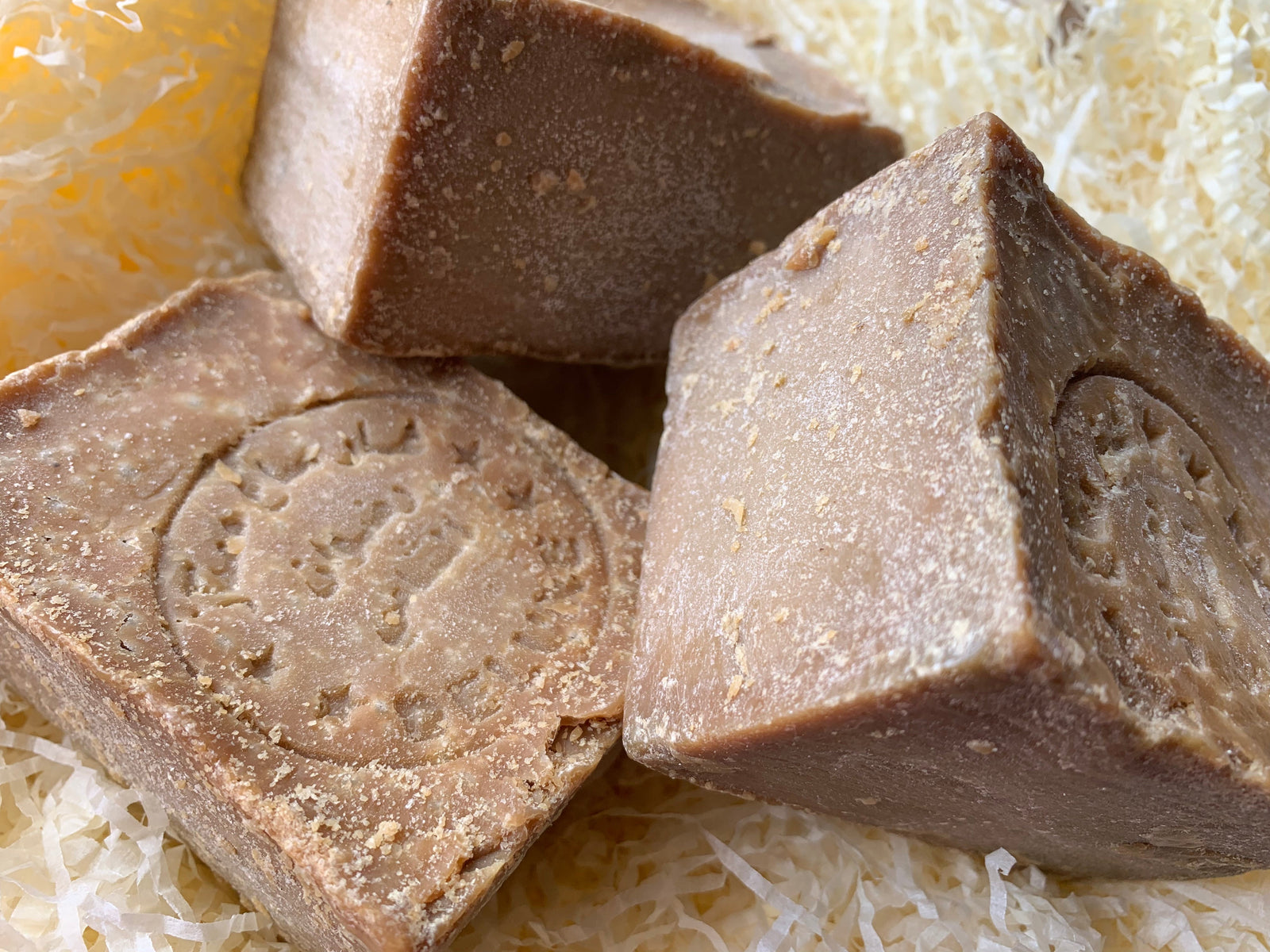 Authentic Aleppo soap bars with bay laurel oil — ancient skincare from Château du Savon