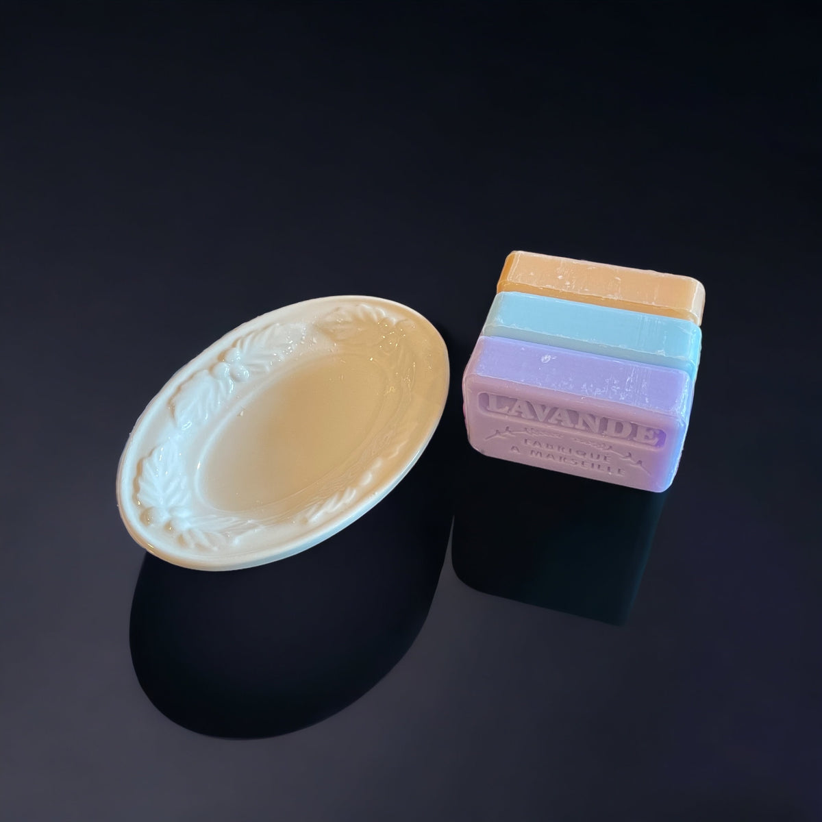 Ceramic soap dish &amp; 3 guest soaps