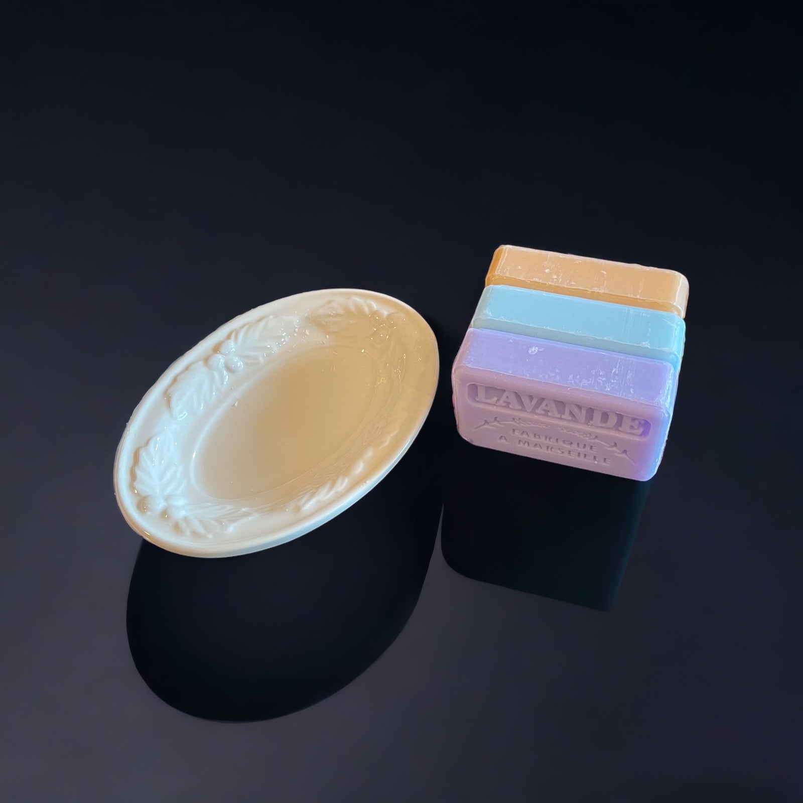 Ceramic soap dish & 3 guest soaps